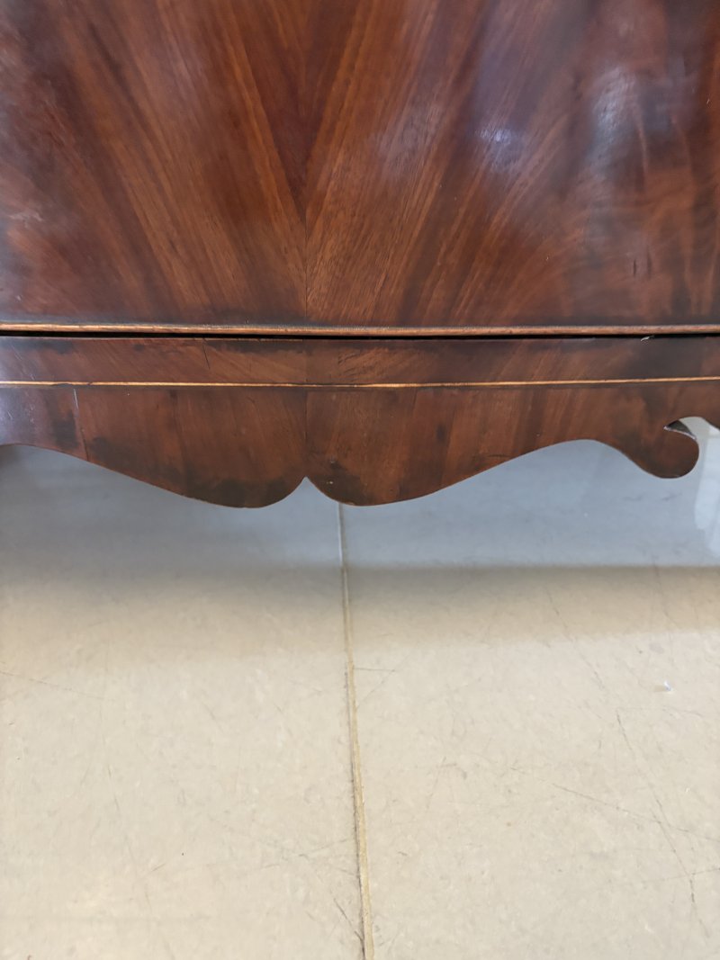 Antique Regency Quality Figured Mahogany Bow Fronted Chest of 5 Drawers - Image 8